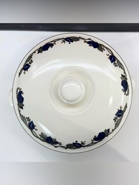 Mikasa Intaglio Arabella 2 pc Covered Casserole 9.5 ” x 2.25” - Oven to Table